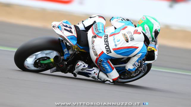 Vittorio_Iannuzzo_Grillini_Dentalmatic_SBK_BMW_S1000RR_Superbike_2013_Inghilterra_Silverstone_02