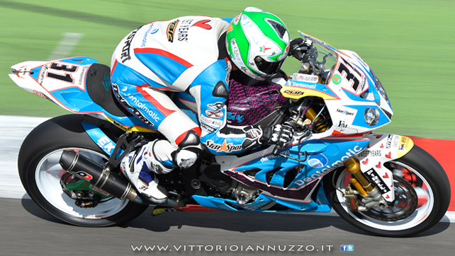 Vittorio_Iannuzzo_Grillini_Dentalmatic_SBK_BMW_S1000RR_Superbike_2013_Inghilterra_Silverstone_13